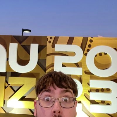 ethan_willett45's profile picture. Business & Marketing student | Football Shirt Connoisseur