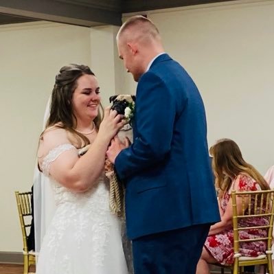 lovelycellist17's profile picture. Swiftie ✨, Midwest Princess 💗 & Barb 🦄 | Cellist | Teacher