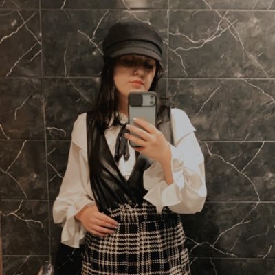 CerenGKB's profile picture. One must imagine Sisyphus happy | Front End Dev | Self Taught Artist  | Öğrendiklerimi paylaşıyorum