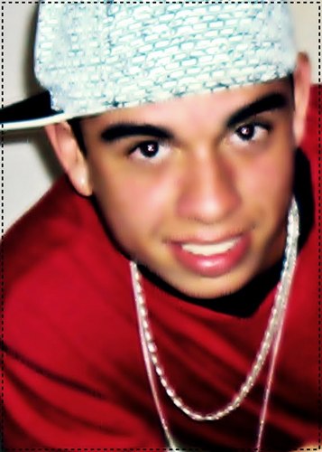 • eu sou um gαroto como todos os outros,
só estou vivendo diαs iguαis, de mαneirαs diferentes !
eu gosto de dα uns rolé, αproveitα α vidα !