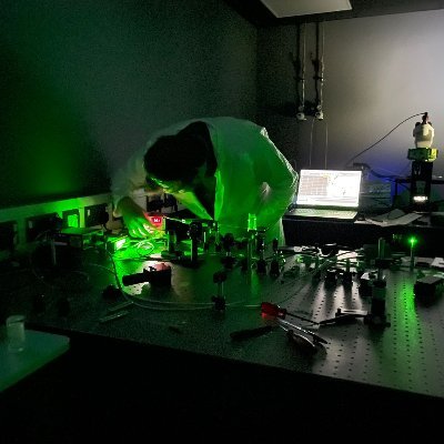 Post-doctoral researcher in @tomislavfriscic group at the @unibirmingham. Spectroscopist, solid-state chemist, with interest in laser optics. Avid Football fan