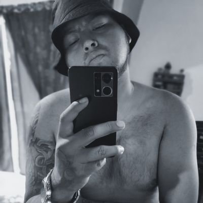 No soy raro. solo soy Nestor Rodrguez mejor conocido como El Gore