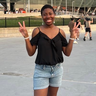 hipstrparamedic's profile picture. audrey, she/her 🤗 moonlight (2016) fan account 🌙 2nd year pediatric resident 👶🏾🩺 jacob anderson’s emmy campaign manager 🏆