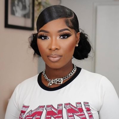 Mother | Accounting | Financial Services | Fashion Lover | IG: @tee__la | For fashion looks follow @vaniteebeauty_ on IG