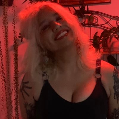 fuhkinggarbage's profile picture. 🕯✨ art is the weapon ✨🕯 she/her 🕯✨