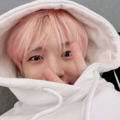 ioveyujen's profile picture. let’s talk shit here.