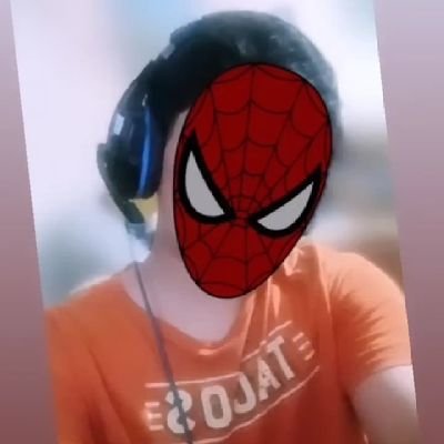 Un wey aburrido que le gusta spiderman y los videojuegos 
aguante santos 💚
