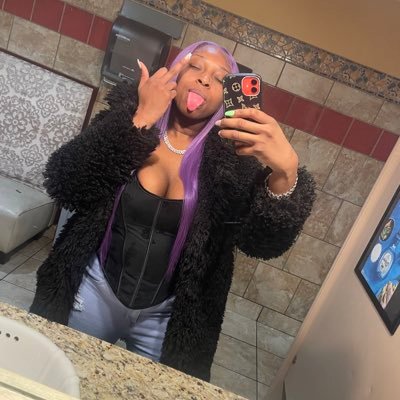 Qveen_Kyyy's profile picture. “The Rose Who Grew From The Concrete🥀” Back Up Page For @KyyxSymonee💓