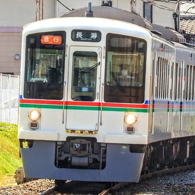 西武鉄道が好きな鉄道撮影者。西武の白い電車こと4000系の定期運用をメインに、多客や行楽関連の一般向け臨時列車を撮影しています。withとしている各停長瀞・三峰口行きは自身の象徴たる運用。気軽で楽しく、面白いのが鉄道撮影の醍醐味。独特な感性とちょっと洒落たコメントで鉄道写真の魅力を最大限に引き出す投稿をお届けします。