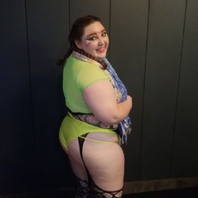 mailetheninja's profile picture. Harry Potter. Food. Netflix. Starting to get into the EDM culture and I'm hyped 🤘❤️