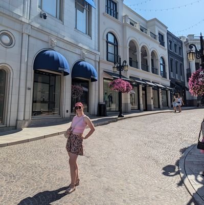 ValenCinna's profile picture. Food is one of my favourite parts of the day. Why get thinner when you can get more dinner?
Never half-ass two things. Whole-ass one thing (Ron Swanson).