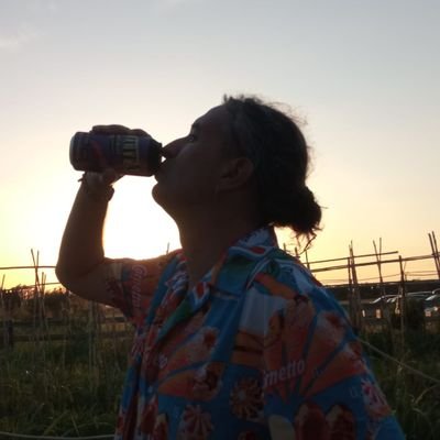 Ciutadà de la República Catalana, CDR, feminista, mediterrani,generador de documentals. Papa, profe, germà,amic, fill.Tinc dos déus, Oleguer Preses i Mapi Leon.