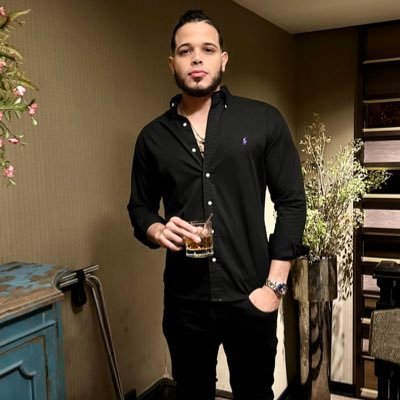 angelocumares's profile picture.