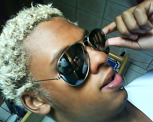 - éн . .
αquele mlk cresceu '
αmαdureceu e αprendeu α ver o mundo
com outros olнos
{'Dιεgσσ Pαιxασσ'} . Prαzer³