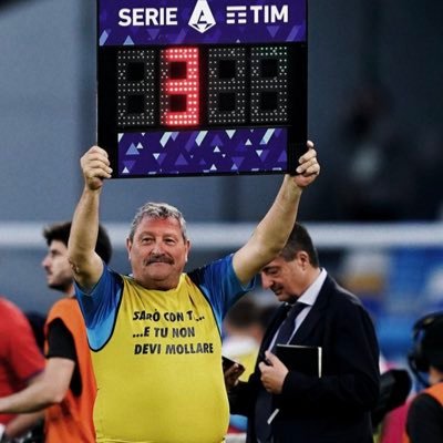 renatopolito9's profile picture. Nato a Napoli punto.