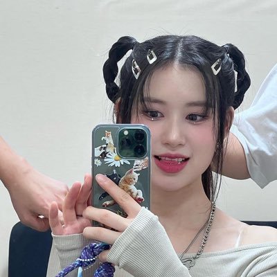♡ for weki meki’s elly twitter, instagram, daum cafe, universe, & weverse updates ♡ fan account managed by tris ♡