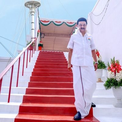 nselvakuma23084's profile picture. 