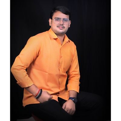अतीत के गुलाम नही 
          भविष्य के निर्माता है हम..