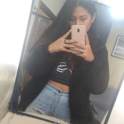 Xplosive.
I'm gay, geminiana, abogada, distraída y un poquito pemdeje jé