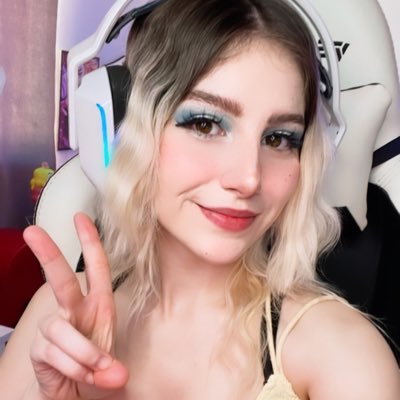 Twitch Partner 26 años Monterrey | IG: Vanessaescamilla07 NEGOCIOS: negociosvane@outlook.com
