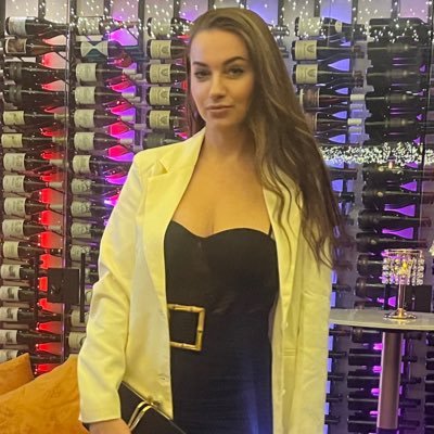 AnnaElecconte's profile picture. 