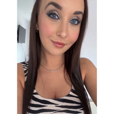 monicahodgex's profile picture. 