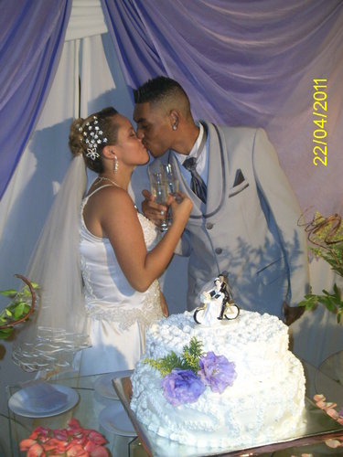 18 anos,Sou amiga,Sincera,adoro dar conselhos,Gosto de sorvete de abacaxi kk,Amo estar com a minha família e Amo Muito meu Marido.