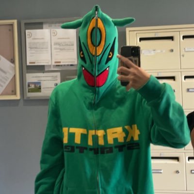 posetongun's profile picture. 