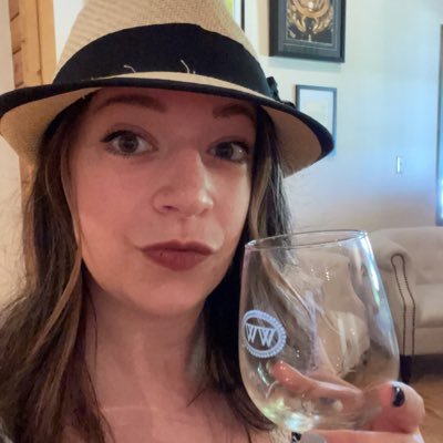 phoenixrisingaj's profile picture. loves to read