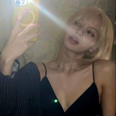 eluvmee's profile picture. 