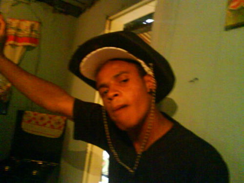 sou um negrao de tirar o chapeu