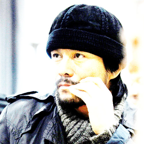 Junes4YOU's profile picture. 연출가. 극작가. 배우.
극단허리(대표)- 연극으로 분단을 녹여버리는데 주력.
창동극장(대표)- 창작의 산실.