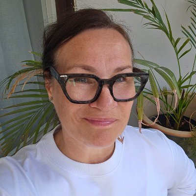 Intohimoina tulevaisuus, ihmiset, yhteiskunta ja hyvät keskustelut. Kesällä paluu vanhan rakkaan harrastuksen, purjehduksen pariin! Työnä työelämä.