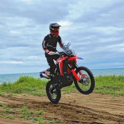 北陸でCRF250RALLYとWR450Fとスーパーキャリイ乗ってます。
オフロード初心者。