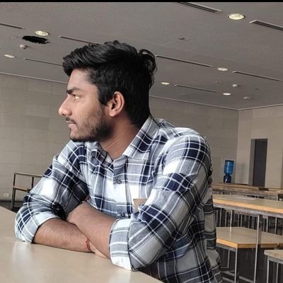 ओ कमजोर होते है जो किस्मत को रोते है उगने वाले पत्थर का सीना चीर कर उग जाते हैं