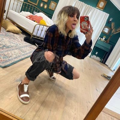 LarryVa91288099's profile picture. Listen to trauma Queen out now💋