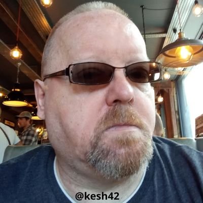 a sci-fi geek, kindle reader, drinker of real/craft beer, Wiganer