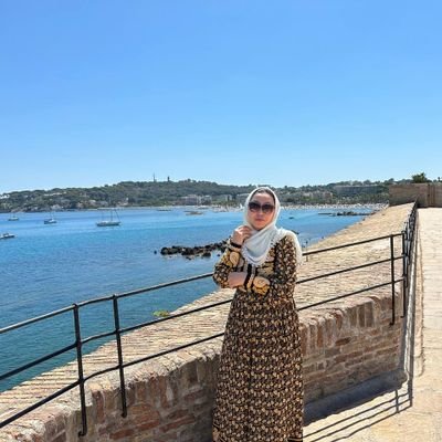 زمان بستر جاری عشق است تا انسانها را درخود به خدا برساند