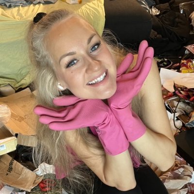 Hi I'm Aurikatariina and I LOVE to clean all over the world!

👸🏼QUEEN OF CLEANING +18M FOLLOWERS
💝 CLEANING FOR FREE ❤️❗️