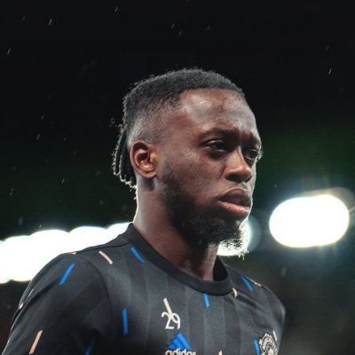 🔴 @ManUtd • 𝗔𝗮𝗿𝗼𝗻 𝗪𝗮𝗻 𝗕𝗶𝘀𝘀𝗮𝗸𝗮 𝗘𝗻𝘁𝗵𝘂𝘀𝗶𝗮𝘀𝘁 • @awbissaka •