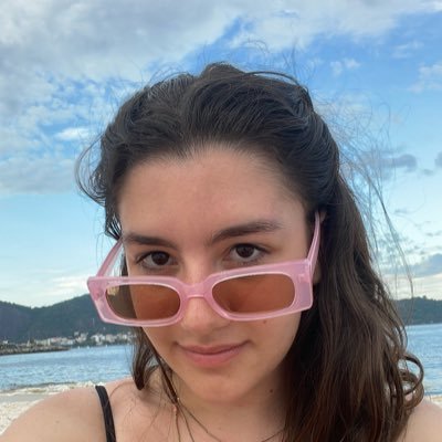 bianca_cos58678's profile picture. me fizeram baixar twitter e apareceu X no appstore