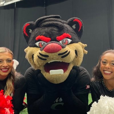 Official twitter of THE University of Cincinnati Bearcat Mascot🐾🔴⚫️ 2022, 2023 Mascot National Champion🏆🥇 3x Gameday National Champion
