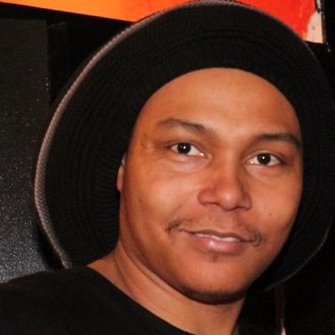 algvids33's profile picture. 