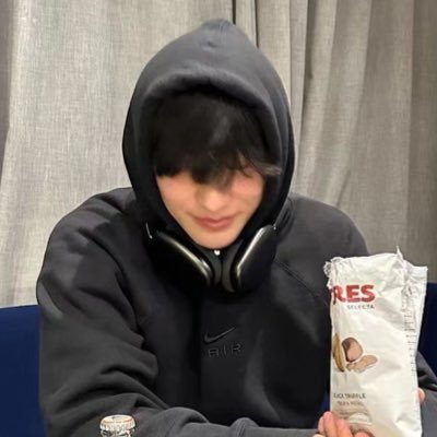 bungsunyariize's profile picture. 🖤 Anton