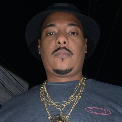 Ser uma pessoa simples humilde muita das vezes louco mais com um coração imenso sempre disposto ajudar o promixo🙏