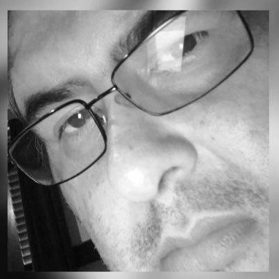 Abogado. Procurador. Diplomado en Derecho Penal, Seguridad Ciudadana, Ciencias Forenses y Perfilación Criminal. Diplomado en DD.HH. Periodista, docente.