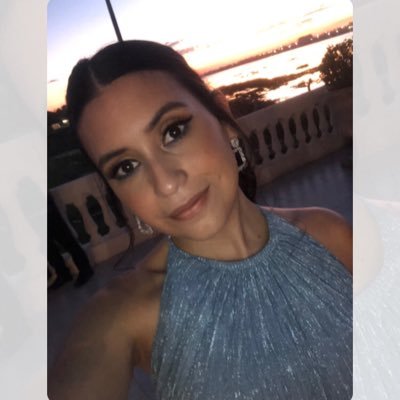 Comunicadora.
En esta cuenta solo vas a encontrar plagueo.
Cerrista, F1 y amo mi cumple.
Mi emprendimiento: https://t.co/U1EucSahJ4 👙
