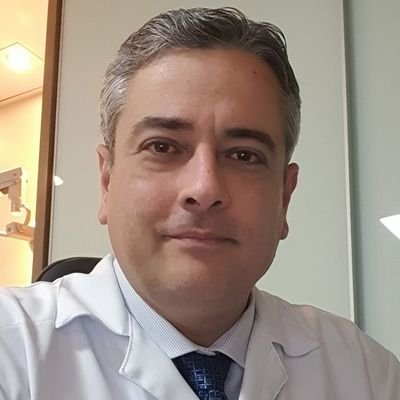 Cristão, Marido da Joana, Pai, Presbítero, Médico (CRMES 7517), Oftalmologista (RQE 6110), Professor, Escritor, Filósofo, Escotista, Gestor...