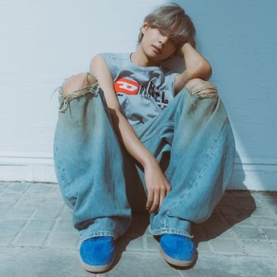 RP Taehyung tradisional - BTS most handsome member - 1995 best product!

Aktif on di kkt 🤝