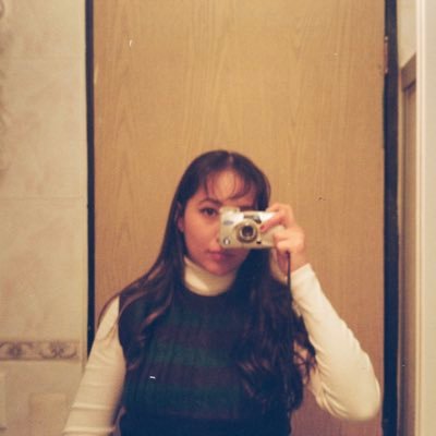 simpluarts's profile picture. Can we speak in flowers.